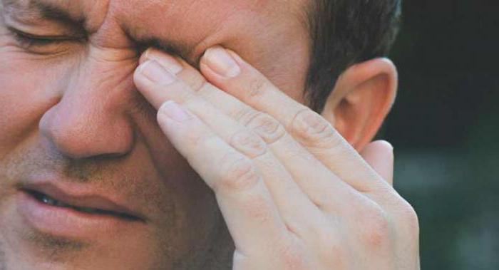 болит глаз и отдает в голову причины