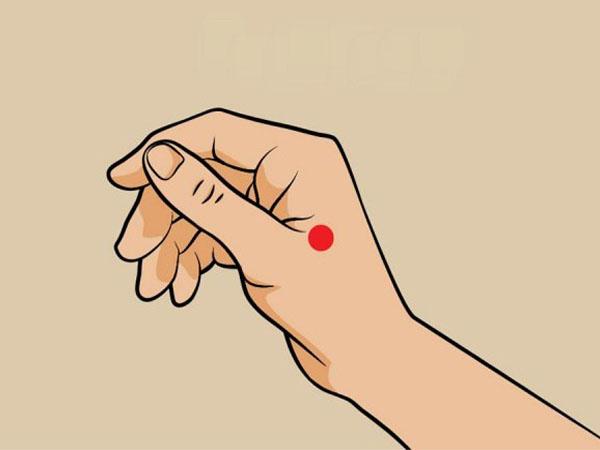 Какой массаж сделать на голову когда болит голова