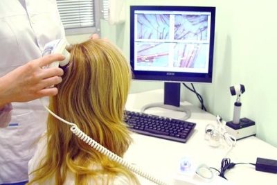 У меня болит кожа головы и выпадают волосы